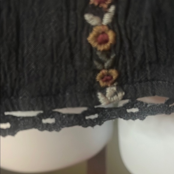 #28 American Eagle Boho Top Floral Embroidered Grey with Bell sleeves Sz M - Picture 7 of 13